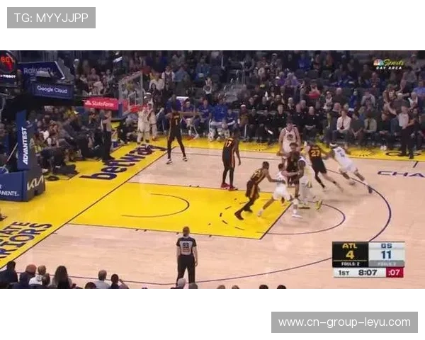 库里无球拉扯，金州勇士空间被彻底打开